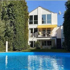 https://kernsan-souterrain-wohnung-60qm-mit-pool-blick.dortmundhotels.net