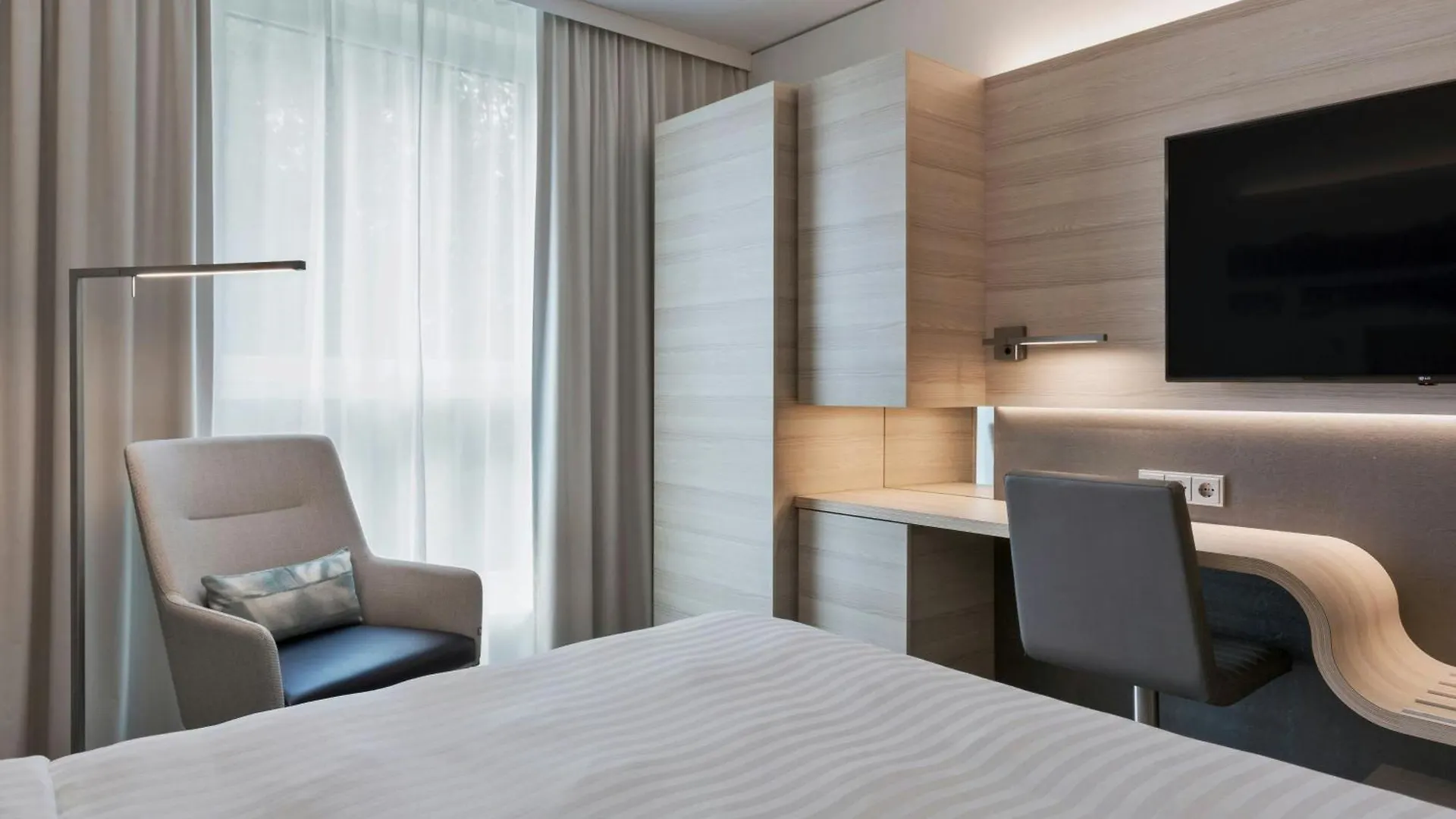 Courtyard By Marriott Oberpfaffenhofen Munich South Hotel Gilching